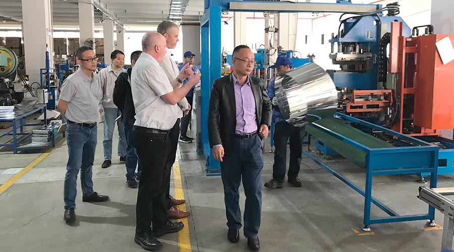 三年疫情后首訪！英國(guó)客戶Buyitdirec蒞臨金環(huán)電器視察