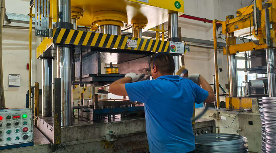 金環(huán)電器的滾筒干衣機如何適應游艇、輪船等特殊海洋環(huán)境，確保高安全性和穩(wěn)定性？