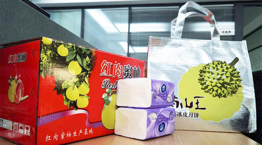 迎中秋 送關(guān)懷！金環(huán)電器給員工們派發(fā)中秋禮包