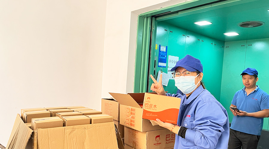 喜笑顏開(kāi)！三八婦女節(jié)  金環(huán)電器發(fā)放禮品暖人心